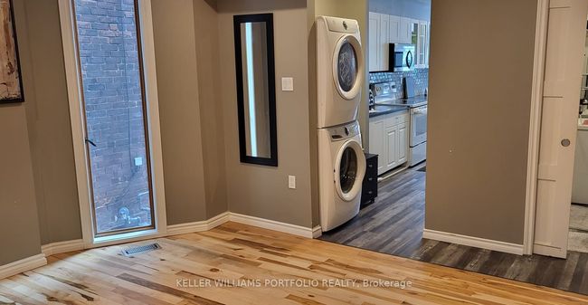 MAIN - 17 Kelvin Ave, House attached with 1 bedrooms, 1 bathrooms and null parking in Toronto ON | Image 7