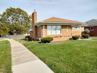 16405 W Collinson Avenue, Home with 3 bedrooms, 2 bathrooms and null parking in Eastpointe MI | Image 2