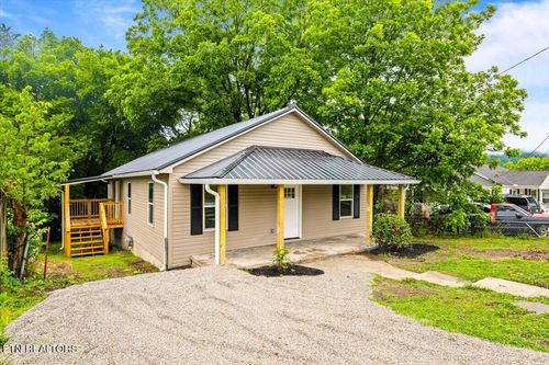 818 S Cumberland Ave, La Follette, TN, 37766-4417 | Card Image
