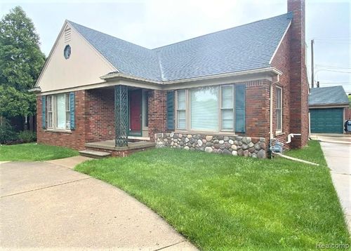 451 Maison Rd, Grosse Pointe Farms, MI, 48236-2807 | Card Image