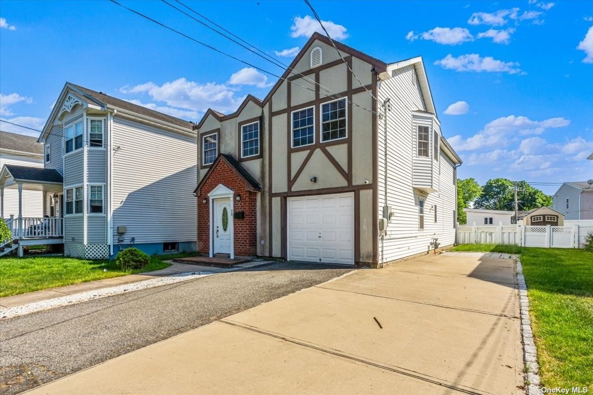 Vandewater Ave, Floral Park, NY 11001