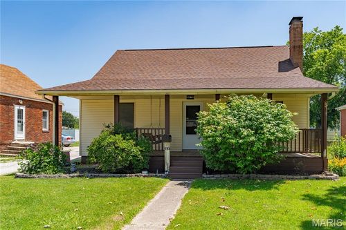 523 N 6th St, Wood River, IL, 62095-1756 | Card Image