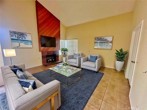 704 Windham Dr, Claremont, CA, 91711 | Card Image