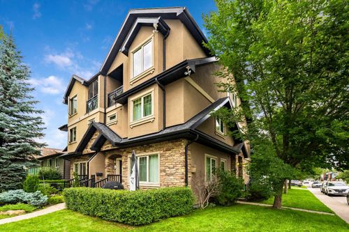 2-442 12 Ave Ne, Calgary, AB, T2E1A6 | Card Image