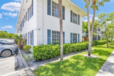 1302 - 2201 Ne 66th St, Condo with 2 bedrooms, 1 bathrooms and null parking in Fort Lauderdale FL | Image 1