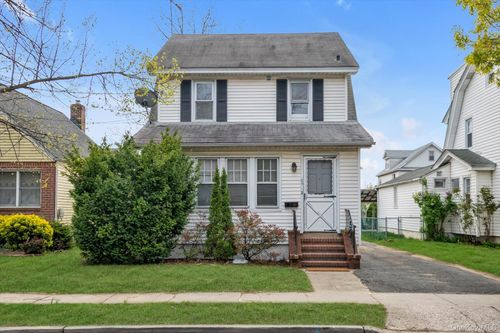25 N 12th St, New Hyde Park, NY, 11040-4262 | Card Image
