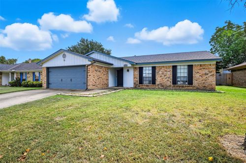 2733 Southpark Ln, Fort Worth, TX, 76133-6411 | Card Image