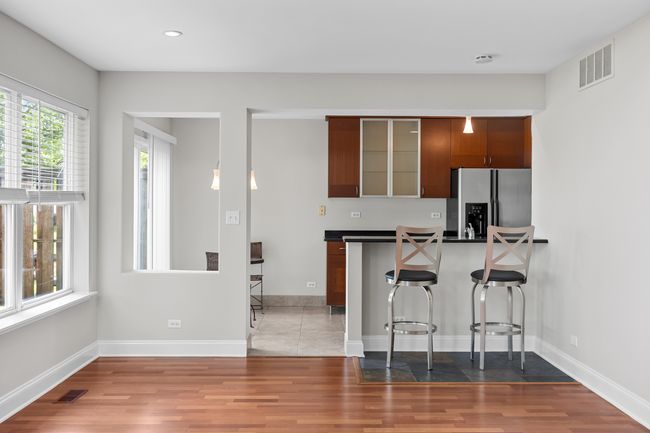 905 Huntington Dr, Townhouse with 2 bedrooms, 3 bathrooms and 2 parking in Elk Grove Village IL | Image 6