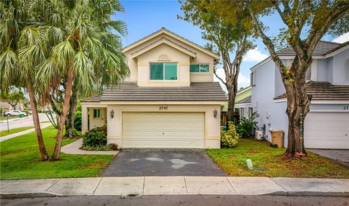 2747 Pinewood Ct, Davie, FL, 33328-6782 | Card Image