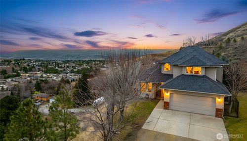 222 Austin Ave, Wenatchee, WA, 98801-2404 | Card Image