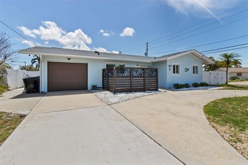 2 79th St S, ST PETERSBURG, FL, 33707-1004 | Card Image