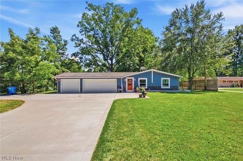 8870 N Spring Valley Park Dr, Chagrin Falls, OH, 44023-1848 | Card Image