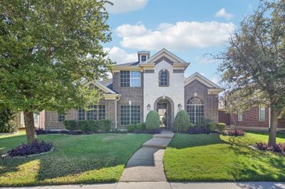 View of front facade with a front yard | Image 1