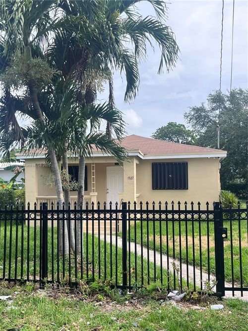1927 Nw 64th St, Miami, FL, 33147-7400 | Card Image