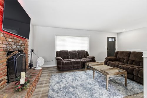 2377 Avery Dr, TROY, MI, 48085-3514 | Card Image