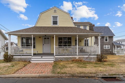 76 New Shore Rd, Waterford, CT, 06385-3635 | Card Image