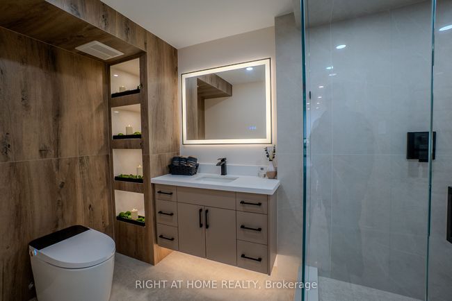 608 - 447 Walmer Rd, Condo with 3 bedrooms, 4 bathrooms and 2 parking in York ON | Image 35