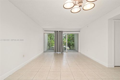 apt-205-4205 N University Dr, Sunrise, FL, 33351-6228 | Card Image