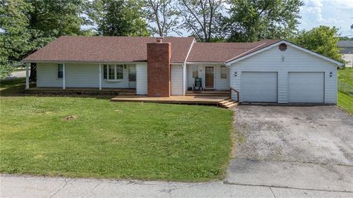 211 Southside Ct, Excelsior Springs, MO, 64024-1620 | Card Image