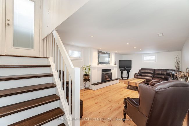 55 Mallard Cres, House attached with 4 bedrooms, 2 bathrooms and 3 parking in Brampton ON | Image 7