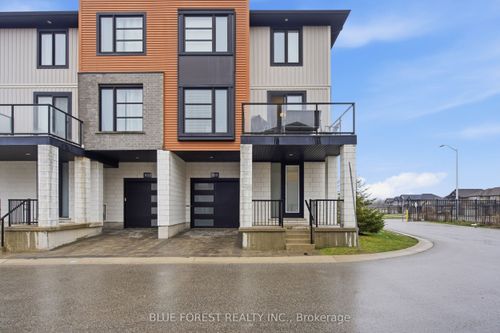 933 Sarnia Rd, London, ON, N6H0J7 | Card Image