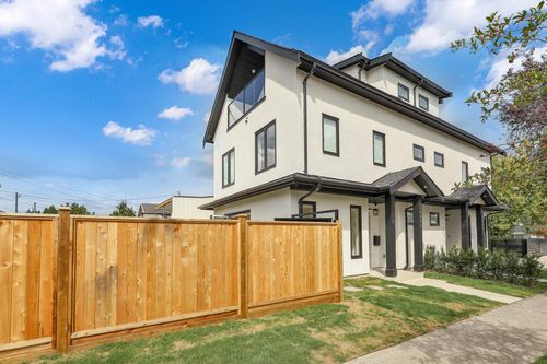 2-3695 E 26th Ave, Vancouver, BC, V5R | Card Image