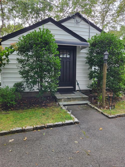 2 Wilson Dr, Hampton Bays, NY, 11946-2717 | Card Image