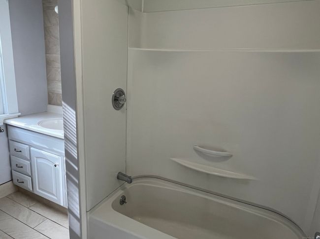 APT-3RD - 101 Riverview Ave, Home with 2 bedrooms, 1 bathrooms and null parking in New London CT | Image 12