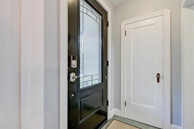 884 Royal York Rd, House other with 2 bedrooms, 2 bathrooms and 5 parking in Etobicoke ON | Image 3