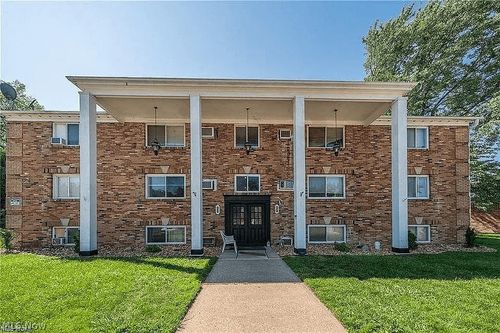 676 S Shore Court, Vermilion, OH, 44089 | Card Image