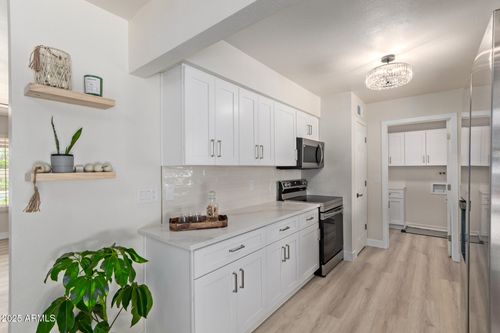 7946 E Lindner Cir, Mesa, AZ, 85209-6127 | Card Image