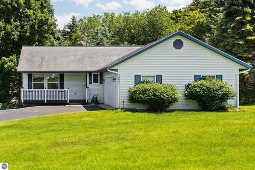 2091 Holland Cir, Traverse City, MI, 49685-7947 | Card Image