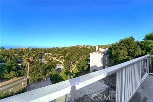 21651 Yucatan Ave, Woodland Hills, CA, 91364-4317 | Card Image