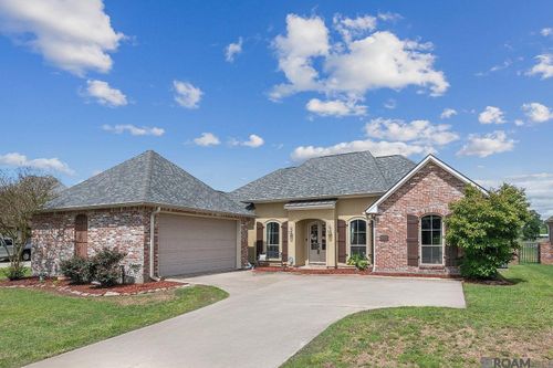 927 Fairwinds Ave, Zachary, LA, 70791-6133 | Card Image