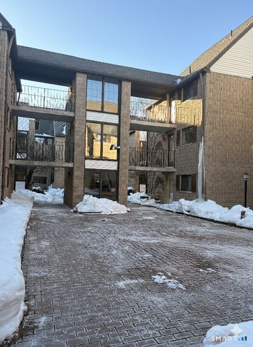 apt-140-181 Loomis Dr, West Hartford, CT, 06107-2049 | Card Image