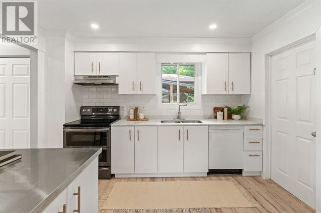 1361 Isabelle Pl, Home with 5 bedrooms, 2 bathrooms and null parking in Windsor ON | Image 19