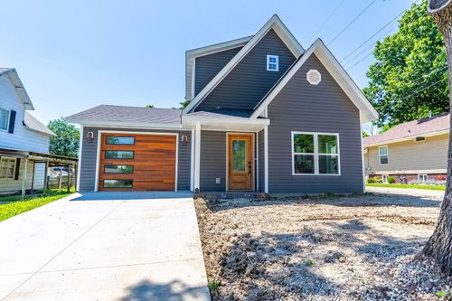 211 Brinkerhoff St, MOBERLY, MO, 65270-1370 | Card Image