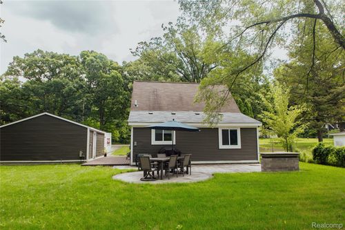 48447 9 Mile Rd, Northville, MI, 48167-9707 | Card Image