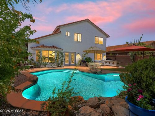 10242 N Oak Knoll Ln, Oro Valley, AZ, 85737-6946 | Card Image