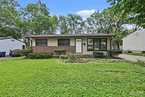 850 Campion Ln, Florissant, MO, 63031-7329 | Card Image