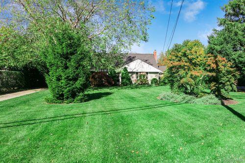 2809 Montauk Hwy, Brookhaven, NY, 11719-9596 | Card Image