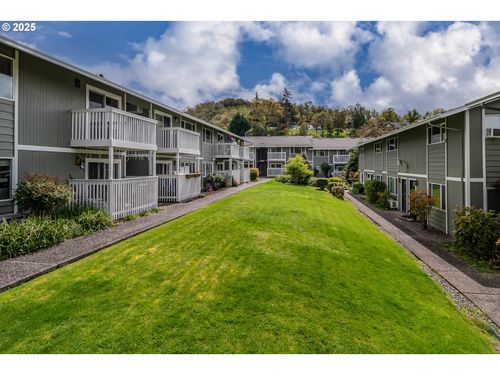 22-885 Ne Sunset St, Roseburg, OR, 97470-2076 | Card Image
