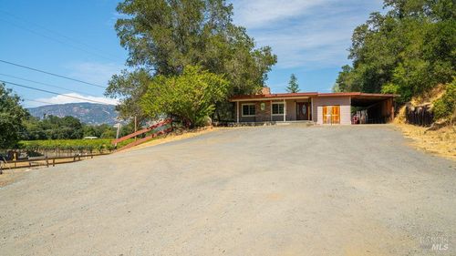 40 El Rancho Dr, Cloverdale, CA, 95425-4202 | Card Image