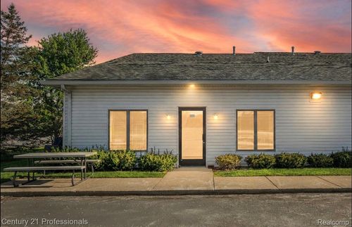 100-7457 M E Cad Boulevard, Springfield Charter Township, MI, 48348 | Card Image