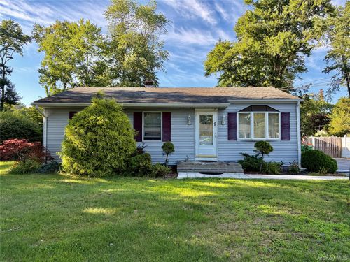 9 Ash Ln, Hyde Park, NY, 12538-2101 | Card Image