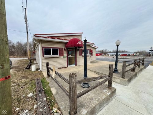 814 N Jackson St, Greencastle, IN, 46135-1075 | Card Image
