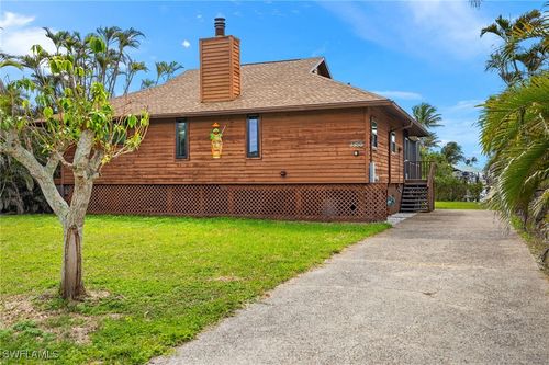 3355 4th Ave, SAINT JAMES CITY, FL, 33956-2009 | Card Image