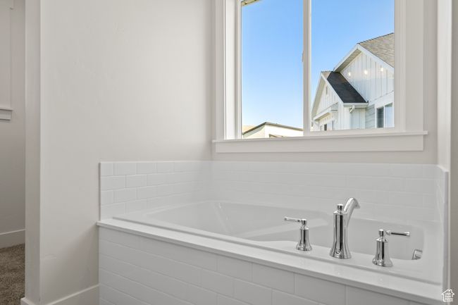 Bathroom with a garden tub | Image 22