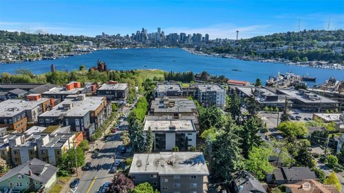 210-3401 Wallingford Ave N, Seattle, WA, 98103-9068 | Card Image