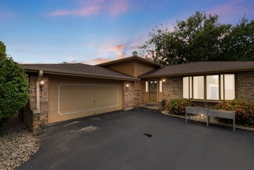 18416 Willow Ln, Lansing, IL, 60438-3372 | Card Image